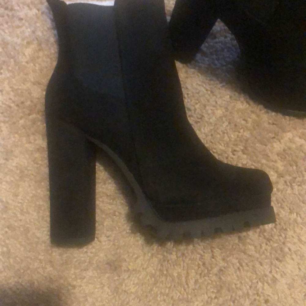 Sold* boots - Picture 2 of 4